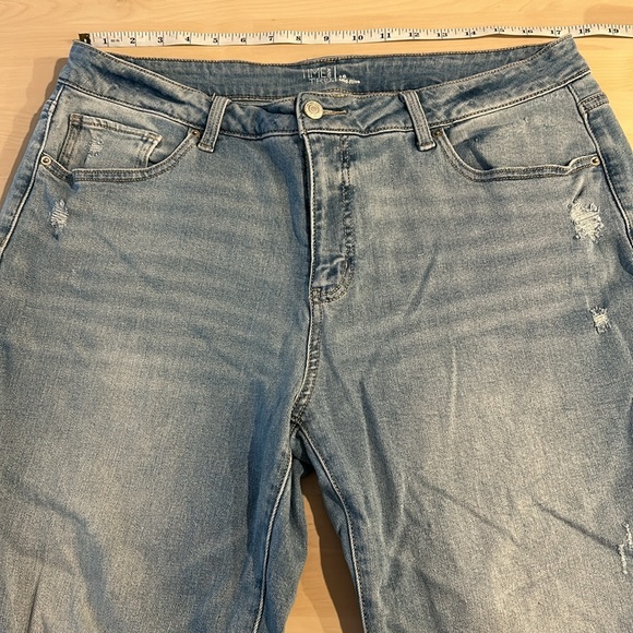 Time and Tru Cropped Boyfriend Mid Rise Jeans 16 - Picture 5 of 14